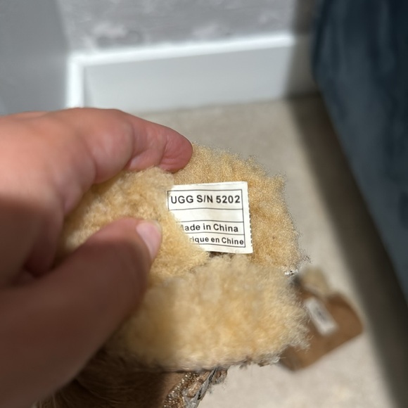 Ugg baby soft bottom slipper size small - Picture 3 of 4